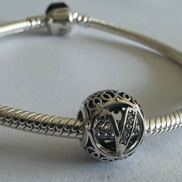 Authentic Pandora Silver Charm Initial Letter V - Picture 2 of 2